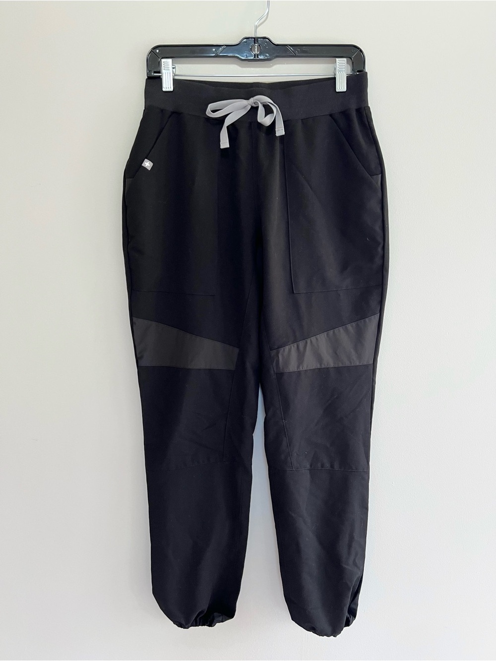 FIGS Bristol Slim Mid Rise Tapered Jogger Scrub Pants in Black (PO #1556), Small - Picture 2 of 8